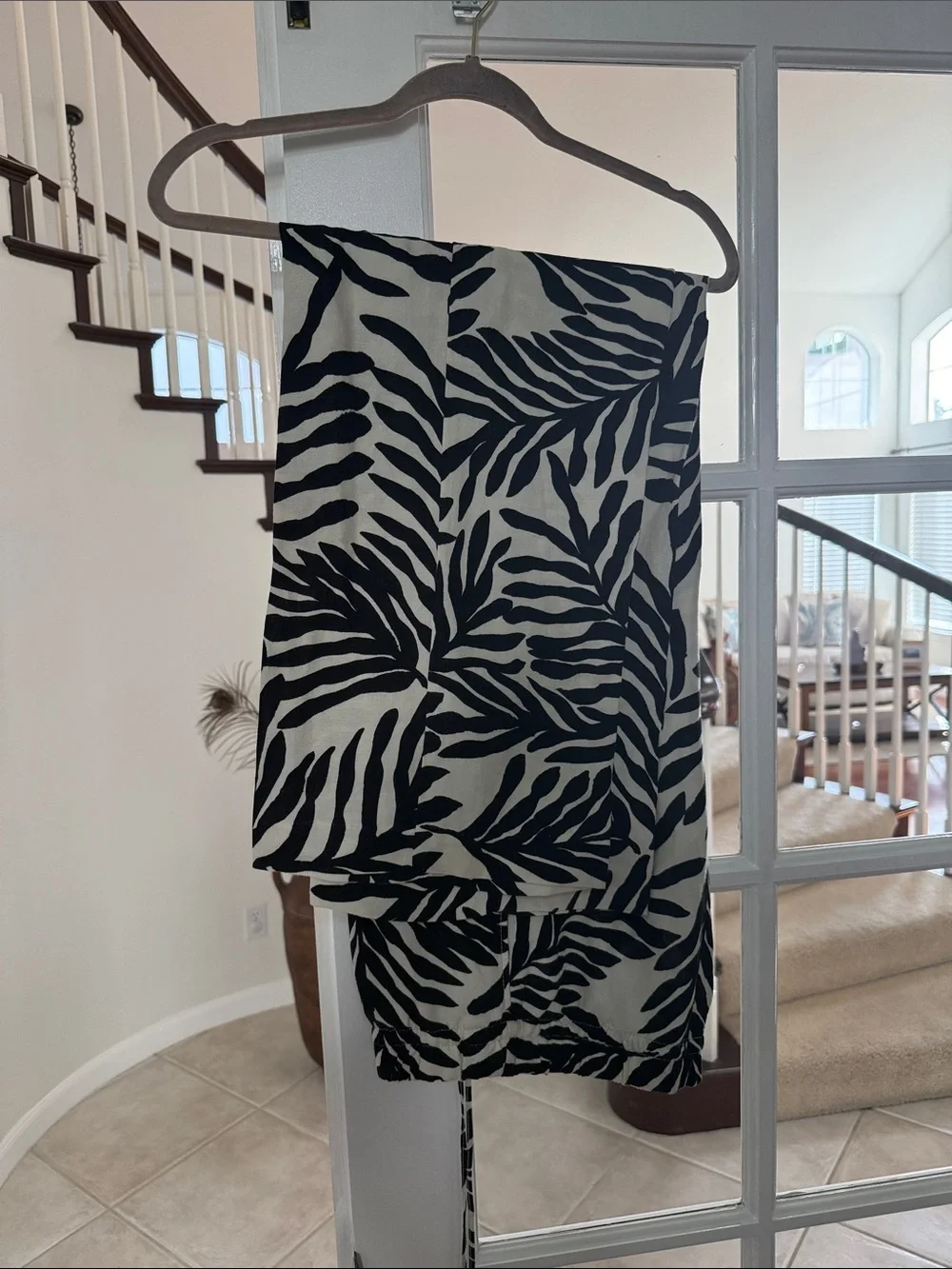 H&M Size M Linen Blend Black and White Leaf-Print Women’s Drawstring Pants